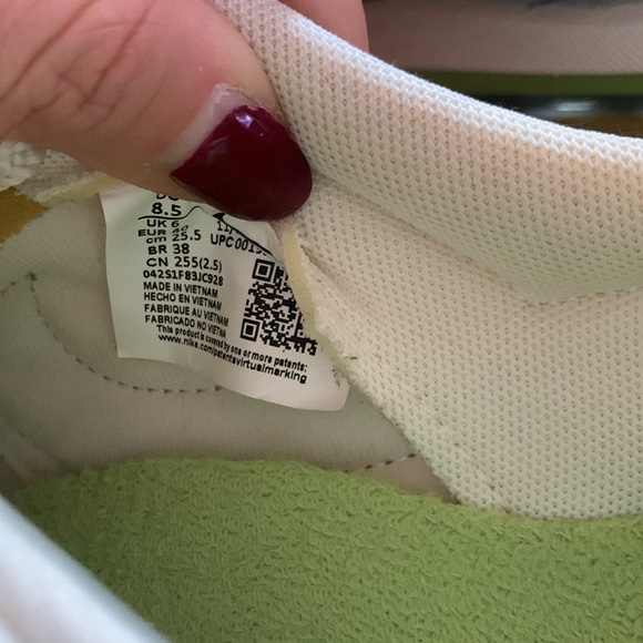 Women’s Nike Sun Club Air Max Sneakers Size 8.5 - Picture 9 of 11